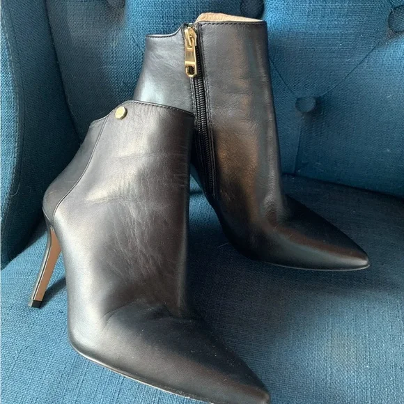 Louise et Cie Sid Pointy Toe Leather High heeled Bootie Boot SZ 8.5 $140 NWOT - Picture 2 of 4